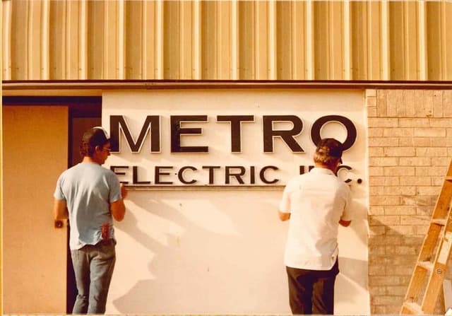 Metro Electric crew, 1985